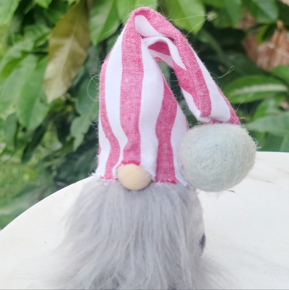 Set of 4 mini gnomes table decor - Picture 5 of 6